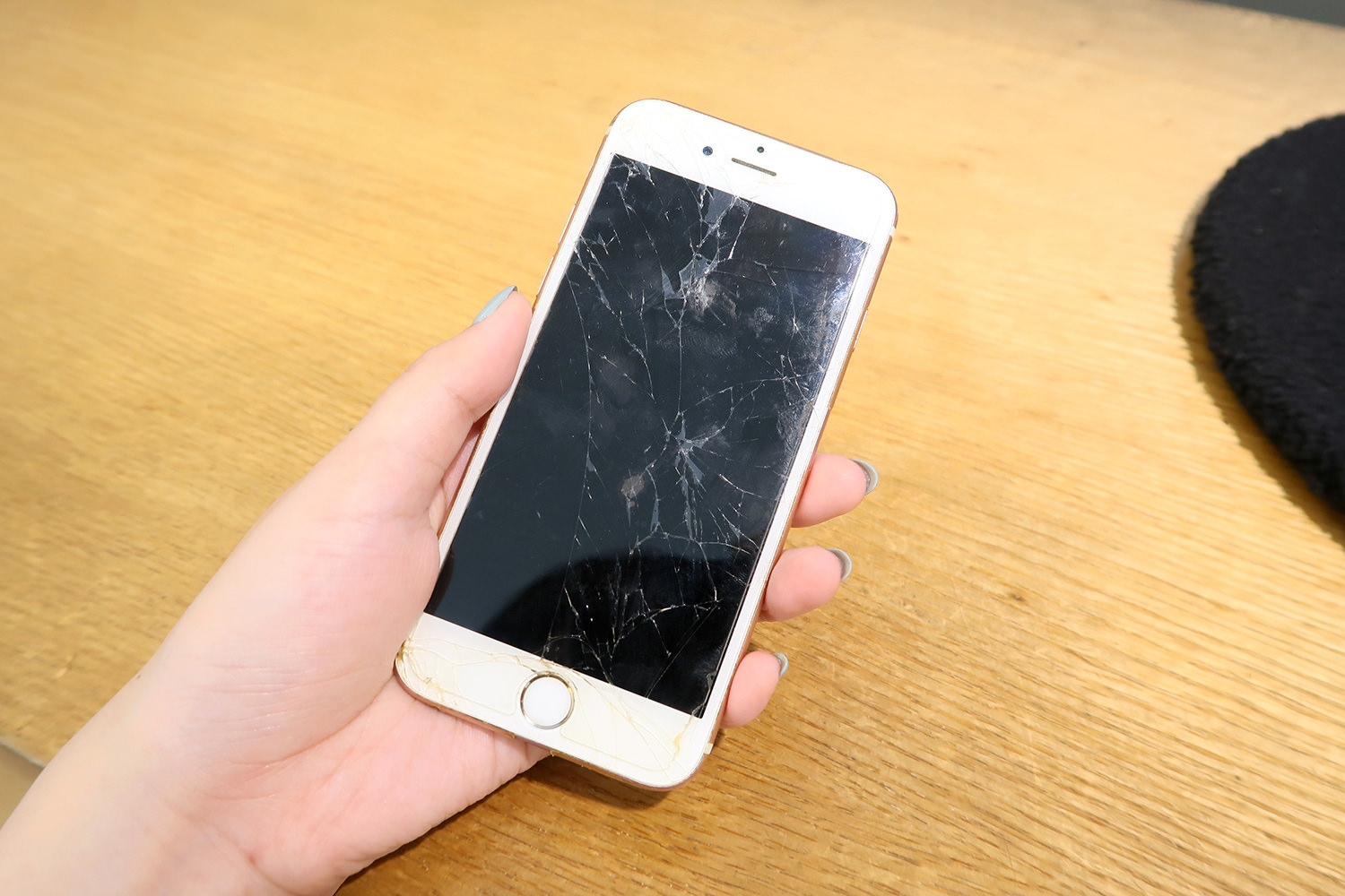 Jill螢幕破碎的iPhone-士林iPhone維修